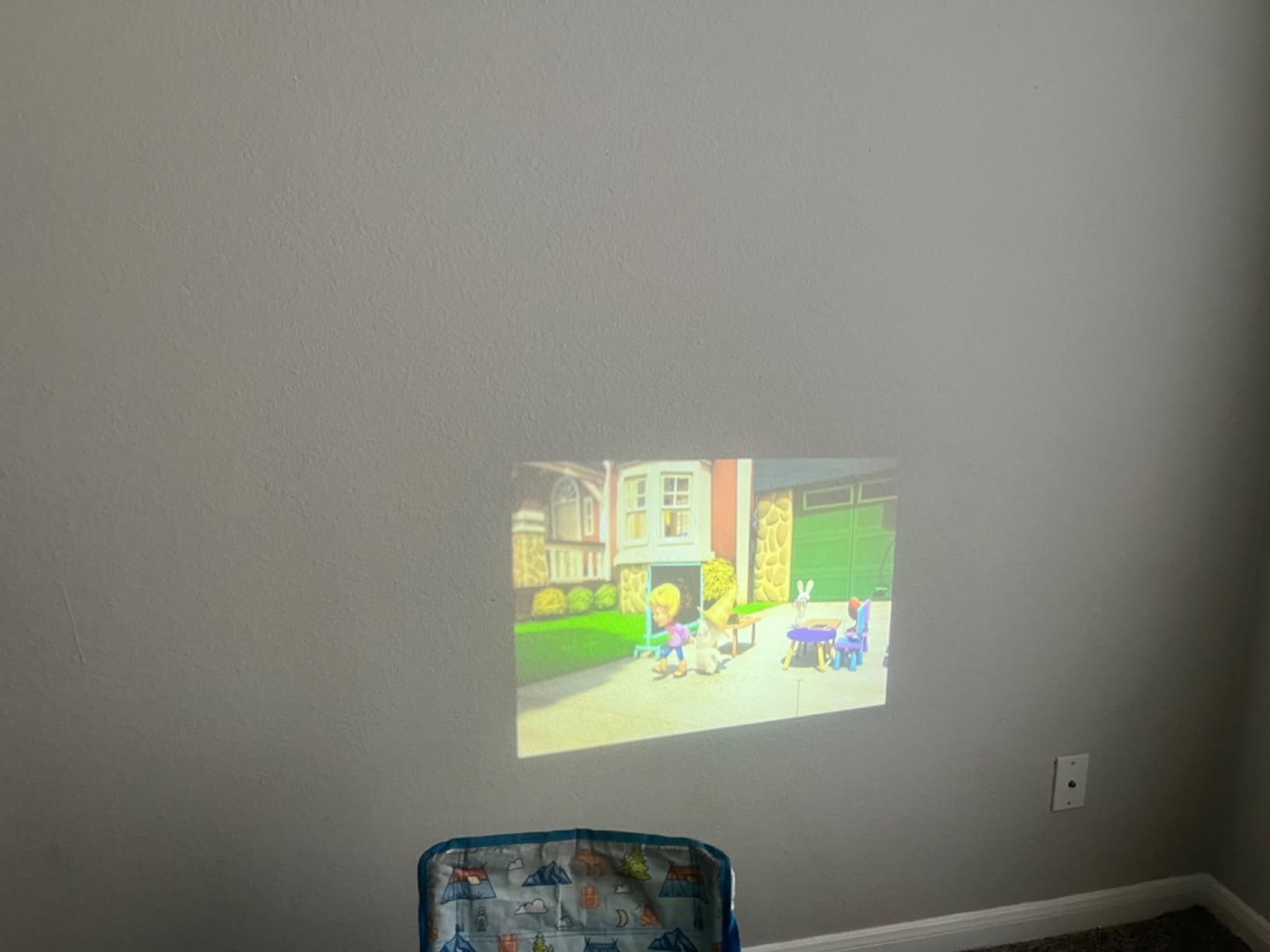 HAPPRUN Outdoor Smart Projector 4K Decoding, Built-in Apps, 30W Dolby Audio customer photo 1