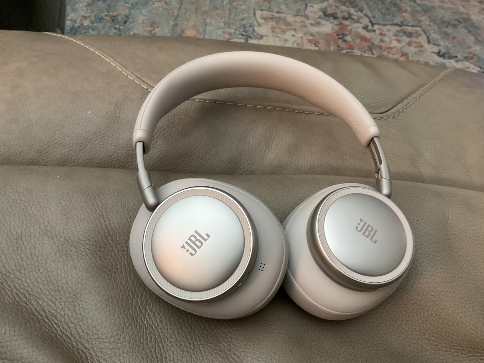 JBL Live 780NC - Wireless Over-Ear Noise Cancelling Headphones - Champagne customer photo 1