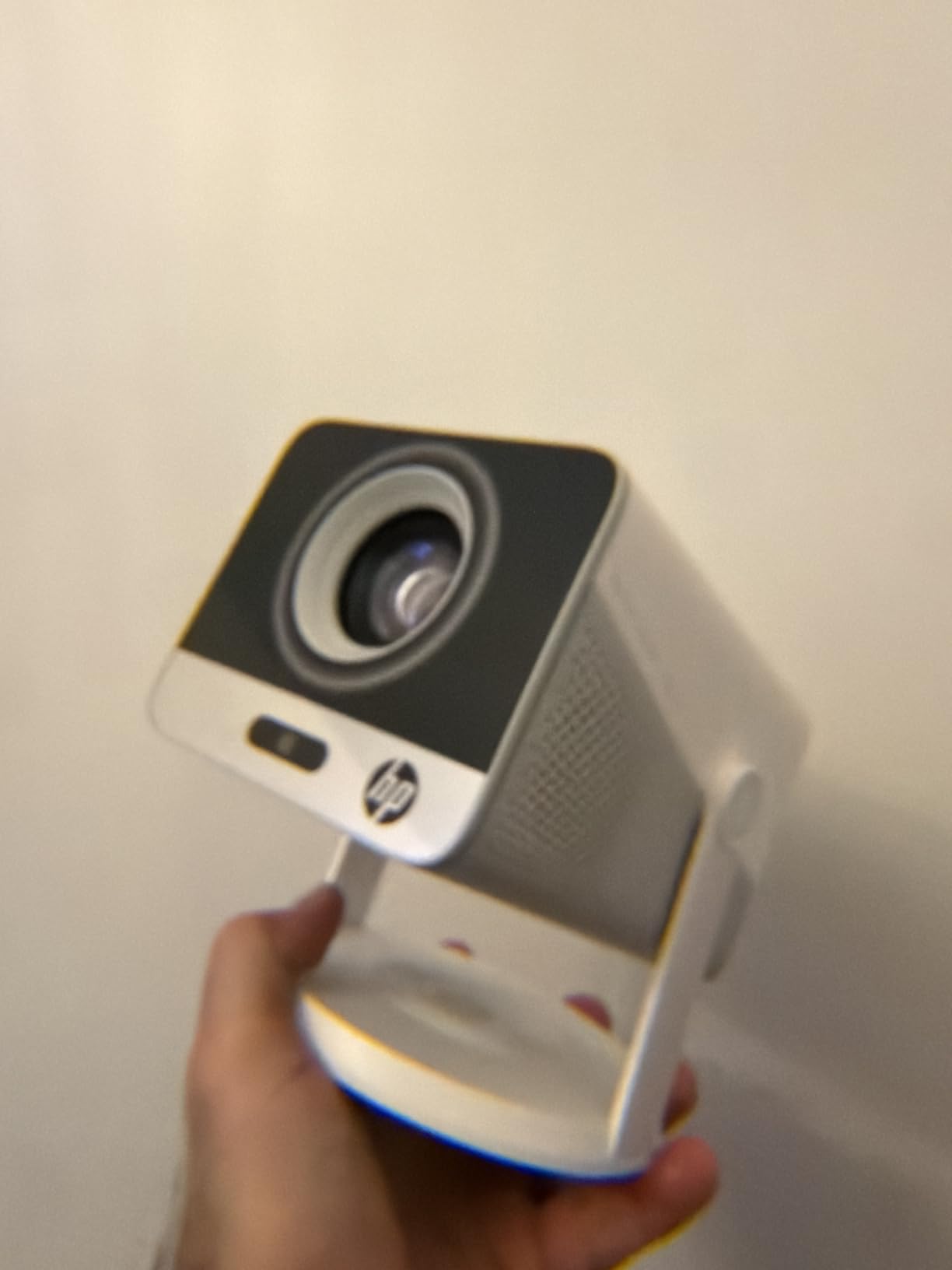 HP Projector Built-in Apps, USB-C Power Bank Compatible for Outdoor MC400 customer photo 1
